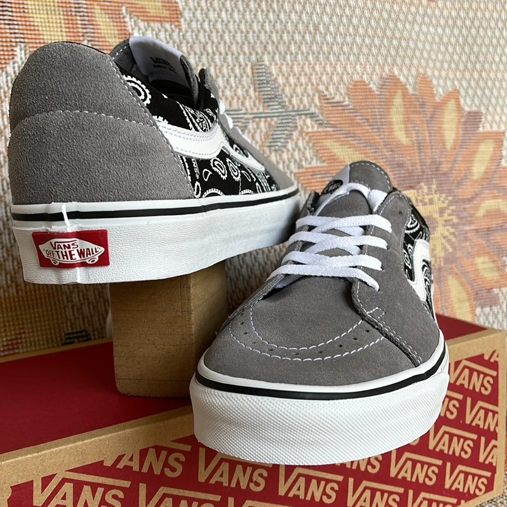 Vans WMNS Sk8-Low Paisley Gray/True White VN0A5KXDBGJ Sneakers